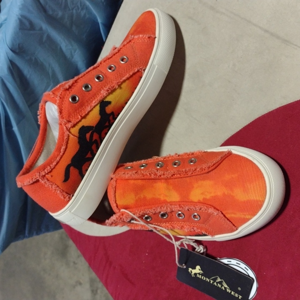*Host Pick* NWT Montana West Horse Pattern Canvas Shoes